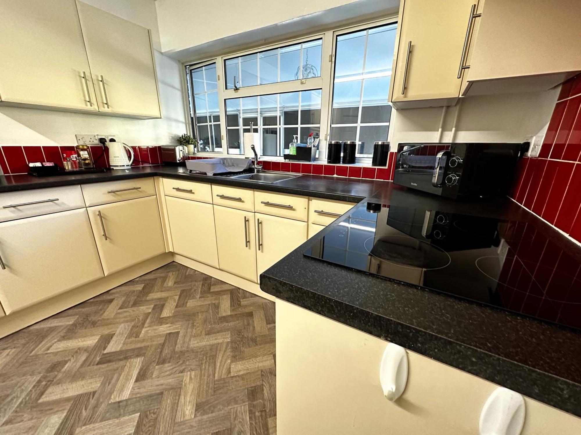 Kennedy Villa - 5 Bedroom House With Hot Tub, Wifi, Free Parkings, Close To Bicester Village Extérieur photo