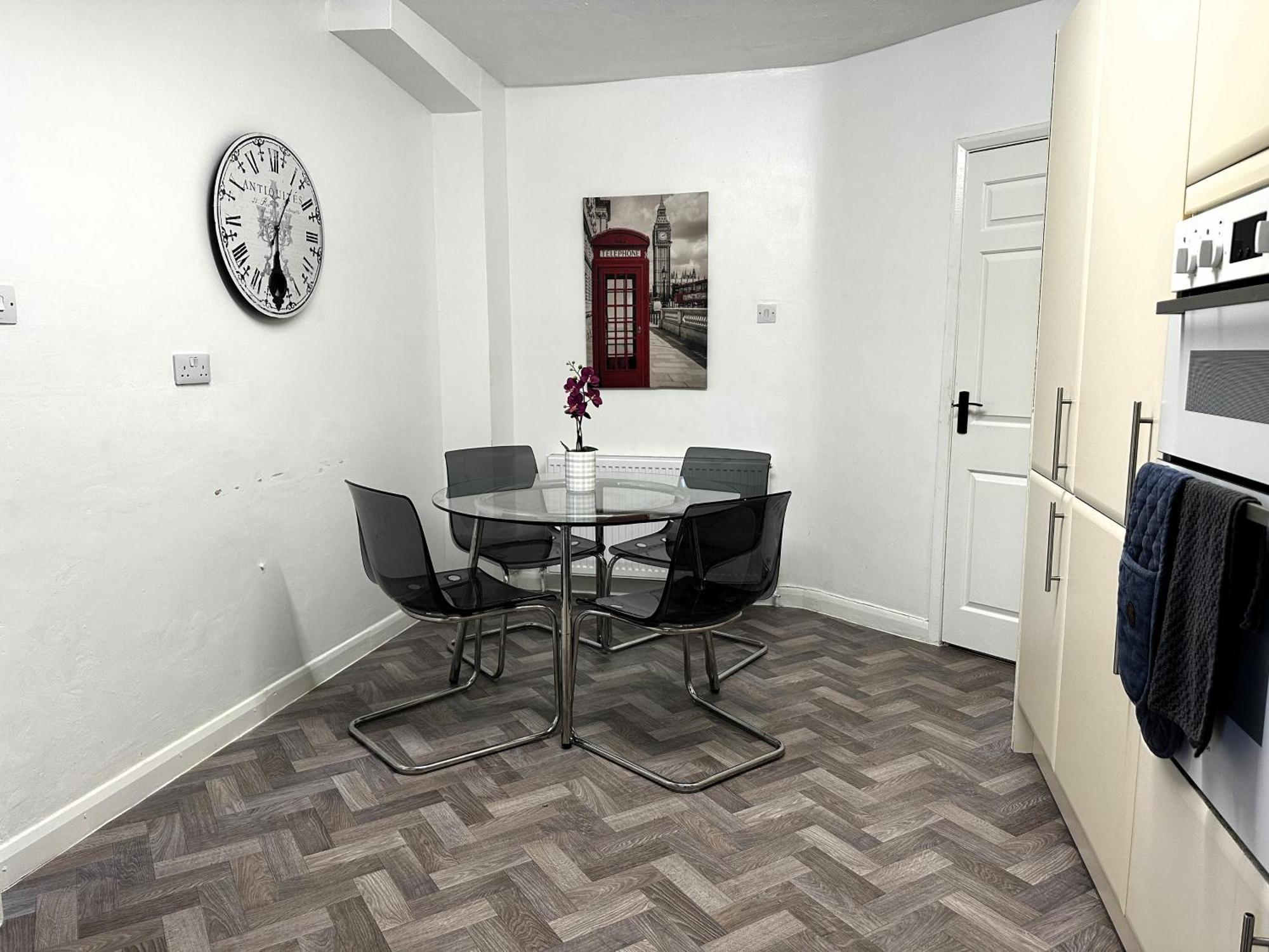 Kennedy Villa - 5 Bedroom House With Hot Tub, Wifi, Free Parkings, Close To Bicester Village Extérieur photo