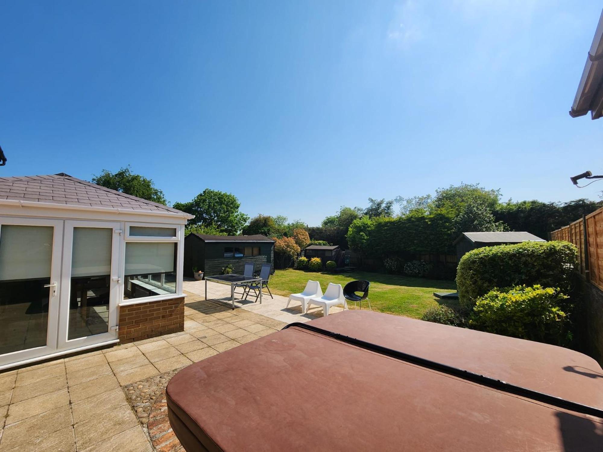 Kennedy Villa - 5 Bedroom House With Hot Tub, Wifi, Free Parkings, Close To Bicester Village Extérieur photo