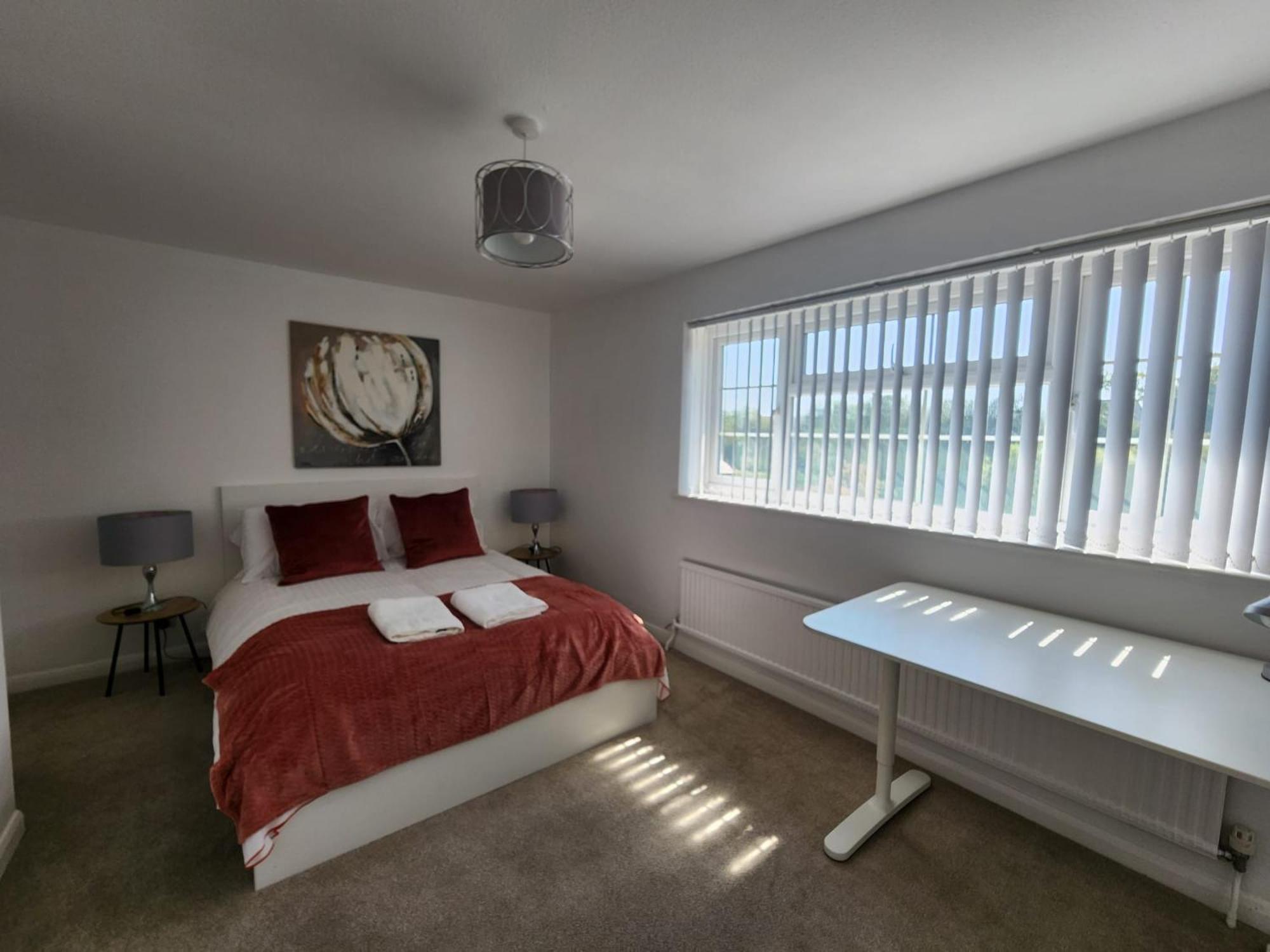 Kennedy Villa - 5 Bedroom House With Hot Tub, Wifi, Free Parkings, Close To Bicester Village Extérieur photo