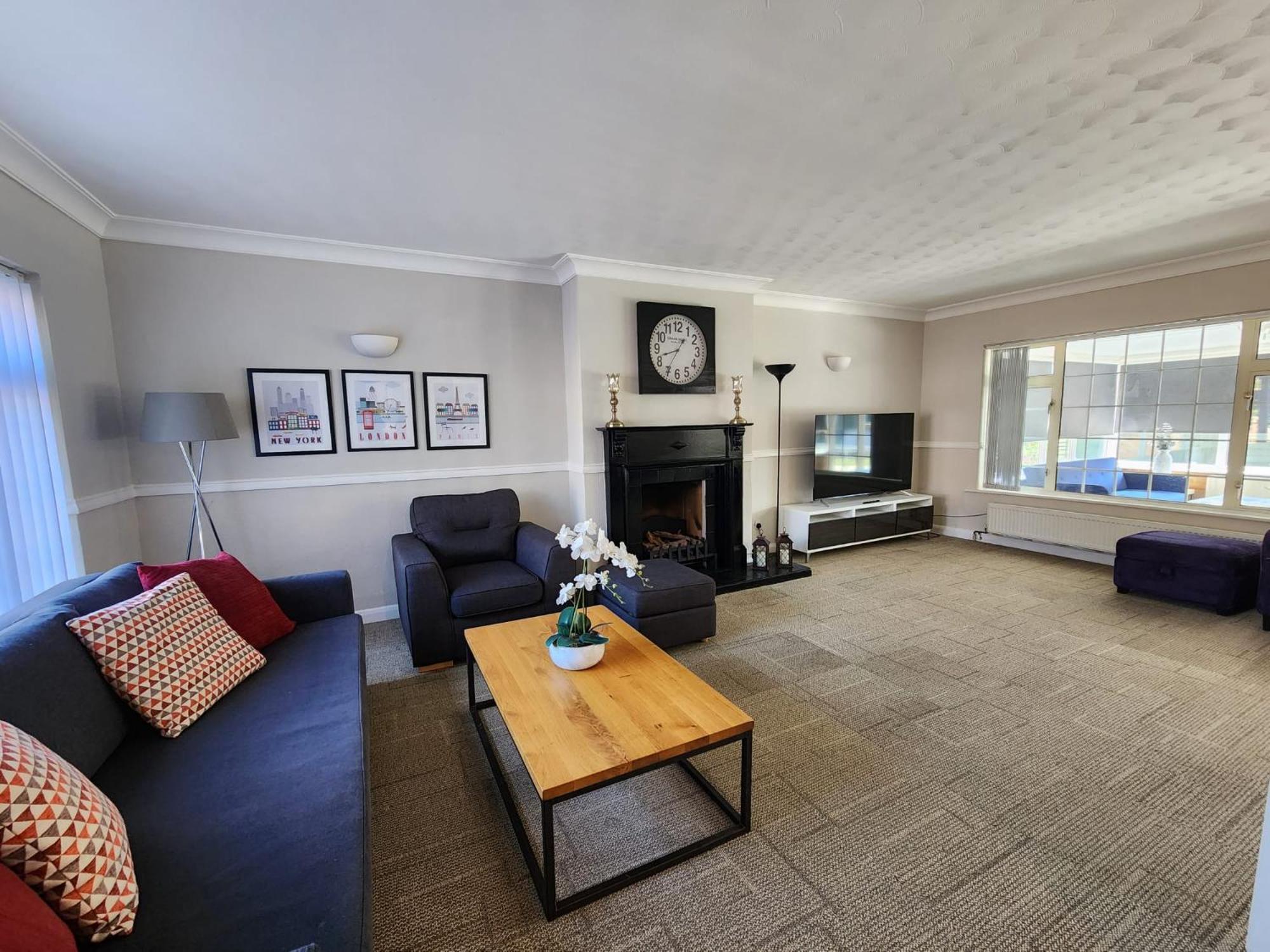Kennedy Villa - 5 Bedroom House With Hot Tub, Wifi, Free Parkings, Close To Bicester Village Extérieur photo