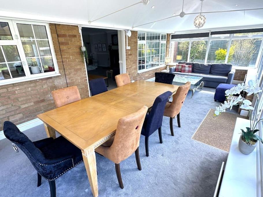 Kennedy Villa - 5 Bedroom House With Hot Tub, Wifi, Free Parkings, Close To Bicester Village Extérieur photo