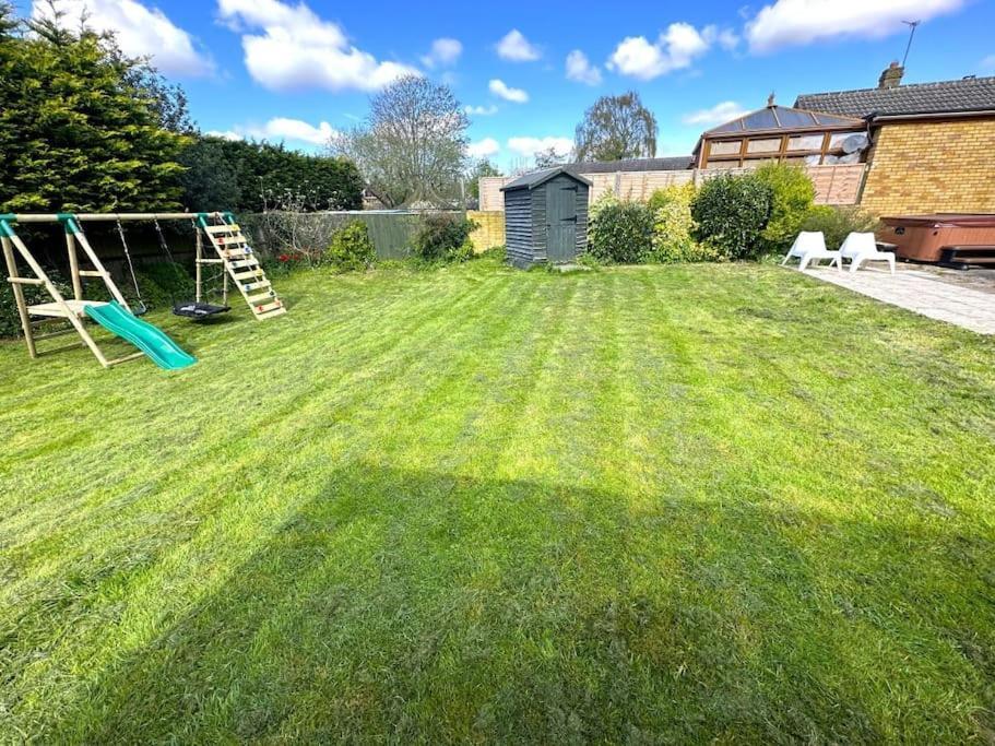 Kennedy Villa - 5 Bedroom House With Hot Tub, Wifi, Free Parkings, Close To Bicester Village Extérieur photo