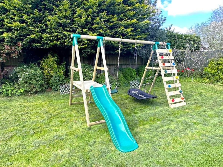 Kennedy Villa - 5 Bedroom House With Hot Tub, Wifi, Free Parkings, Close To Bicester Village Extérieur photo