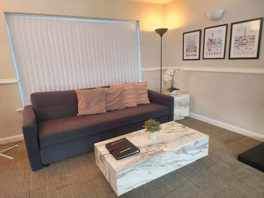 Kennedy Villa - 5 Bedroom House With Hot Tub, Wifi, Free Parkings, Close To Bicester Village Extérieur photo